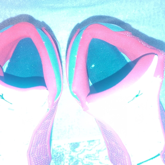 Infrared Jordan 13s size 13 fit more like a 12. 100% authentic plenty of life. - Picture 4 of 5